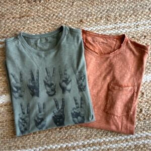 John Varvatos Short Sleeve T-Shirts Peace Hand Print & Crew Pocket Vintage Wash
